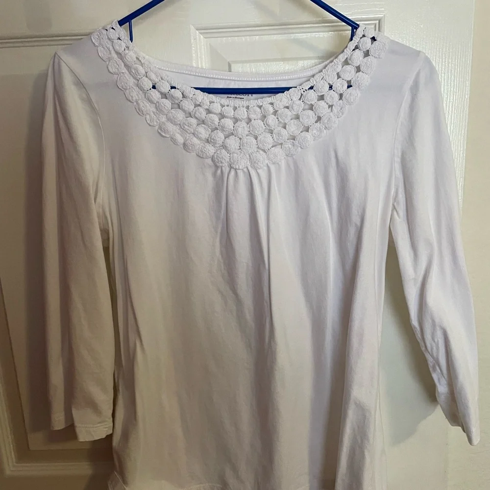 Nice pullover top - Picture 2 of 2